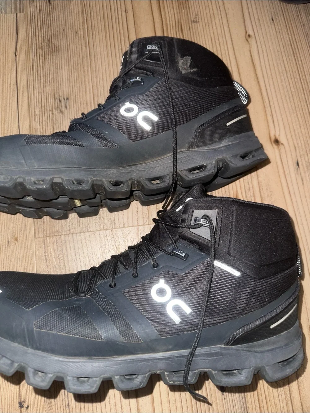 On Running Men's Black High-Top Trail Boots